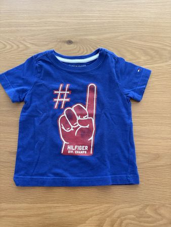 T-shirt Tommy Hilfiger blu fantasia taglia 12 mesi usato