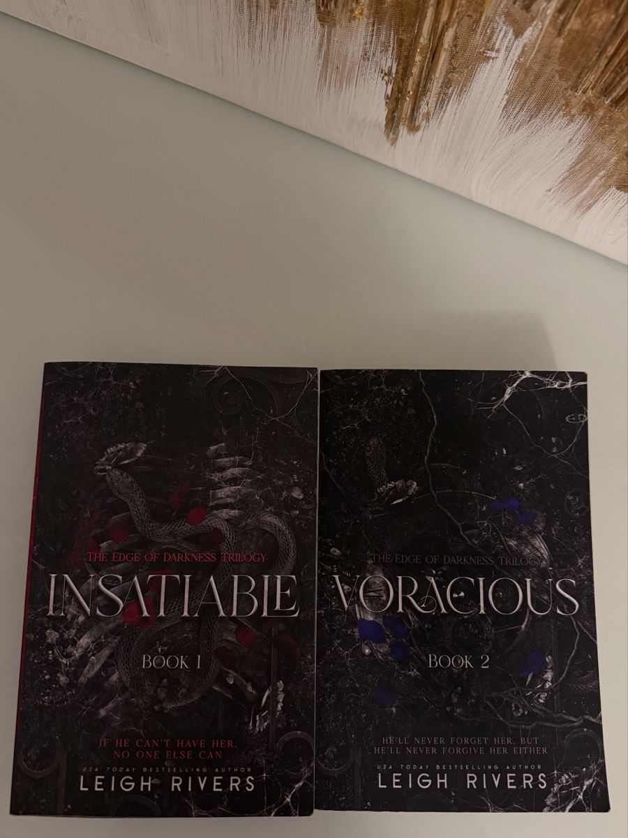 Livres: Bücher "Insatiable" und "Voracious" Leigh Rivers – Neuf (Voir description) à Bülach par Isa.Almeida