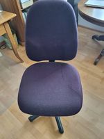 Bürostuhl auf Rollen