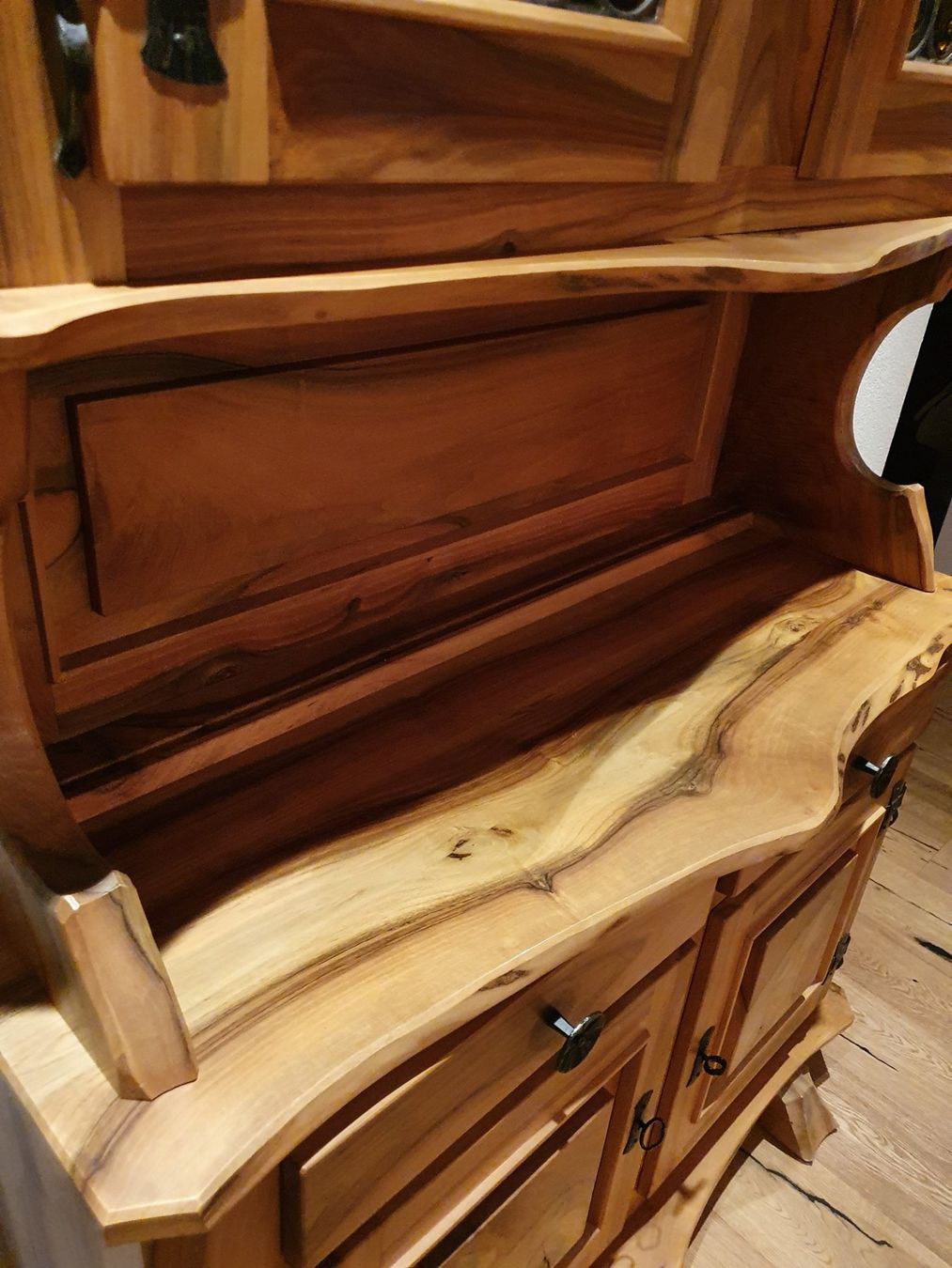 Credenze: Engadiner Buffet aus schweizer Nussbaum – Usato da Einsiedeln venduto da M.Aurel 2