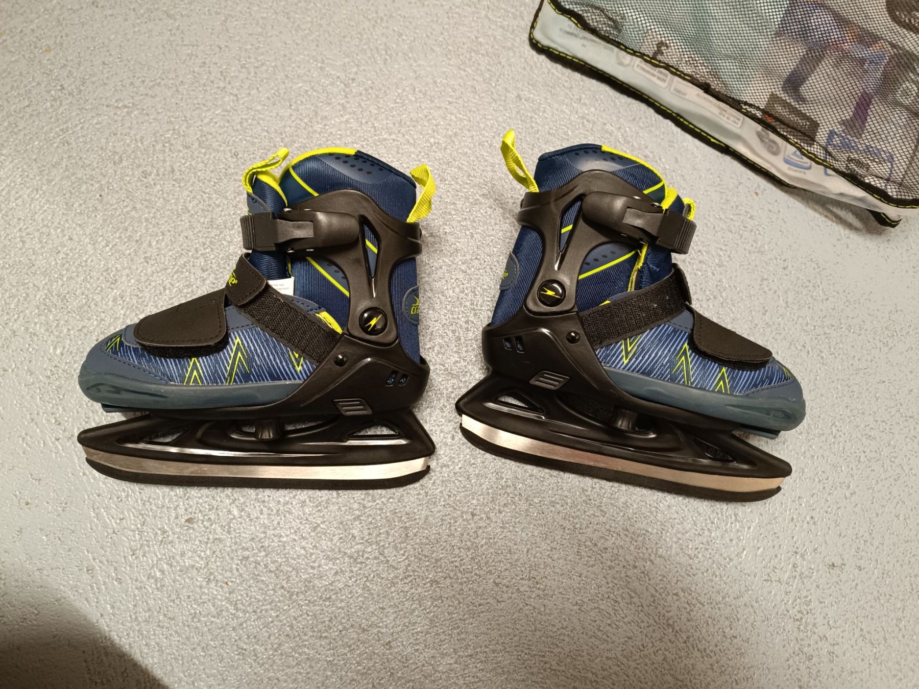Pattini da ghiaccio: Eislaufschuhe / Schlittschuhe 29-33 – Nuovo (secondo la descrizione) da Wohlen AG venduto da Fabe3 1