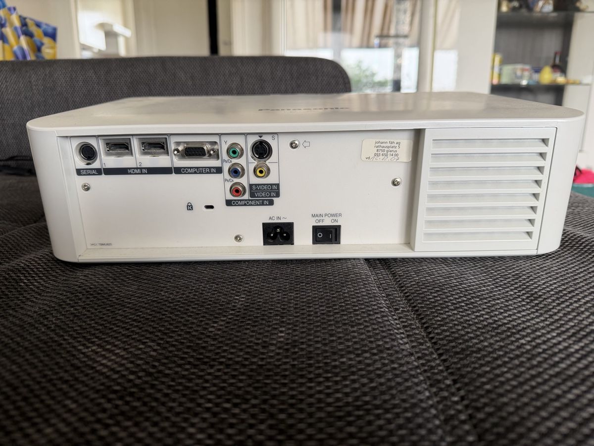 Panasonic Proiettori: Panasonic PT-AX200E Beamer LCD gebraucht – Usato da Bülach venduto da feuerwehrsanitaeter01 1