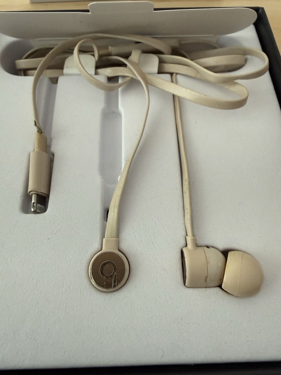 Beats Cuffie: Beats UrBeats 3 Earphones - Beige – Usato da Zürich venduto da mag_l22q 1