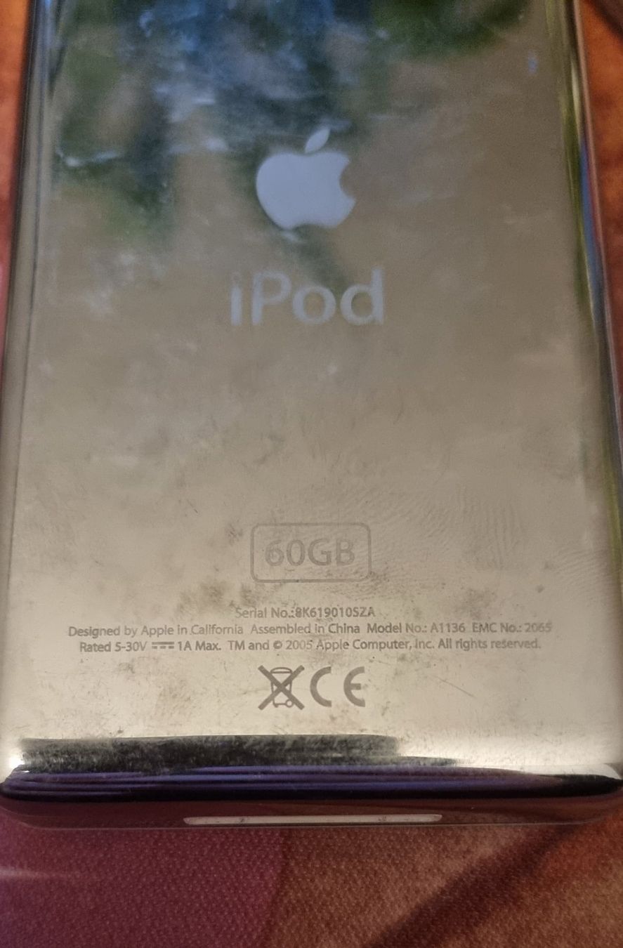 Apple Tragbarer Mediaplayer: iPod Classic 5th Gen - 60GB - weiss - Model A1136 – Gebraucht aus Regensberg von  2