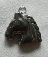 Pendentif cheval en hématite, neuf