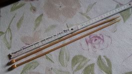 ein Paar Stricknadeln Holzoptik 5,5 mm neuwertig