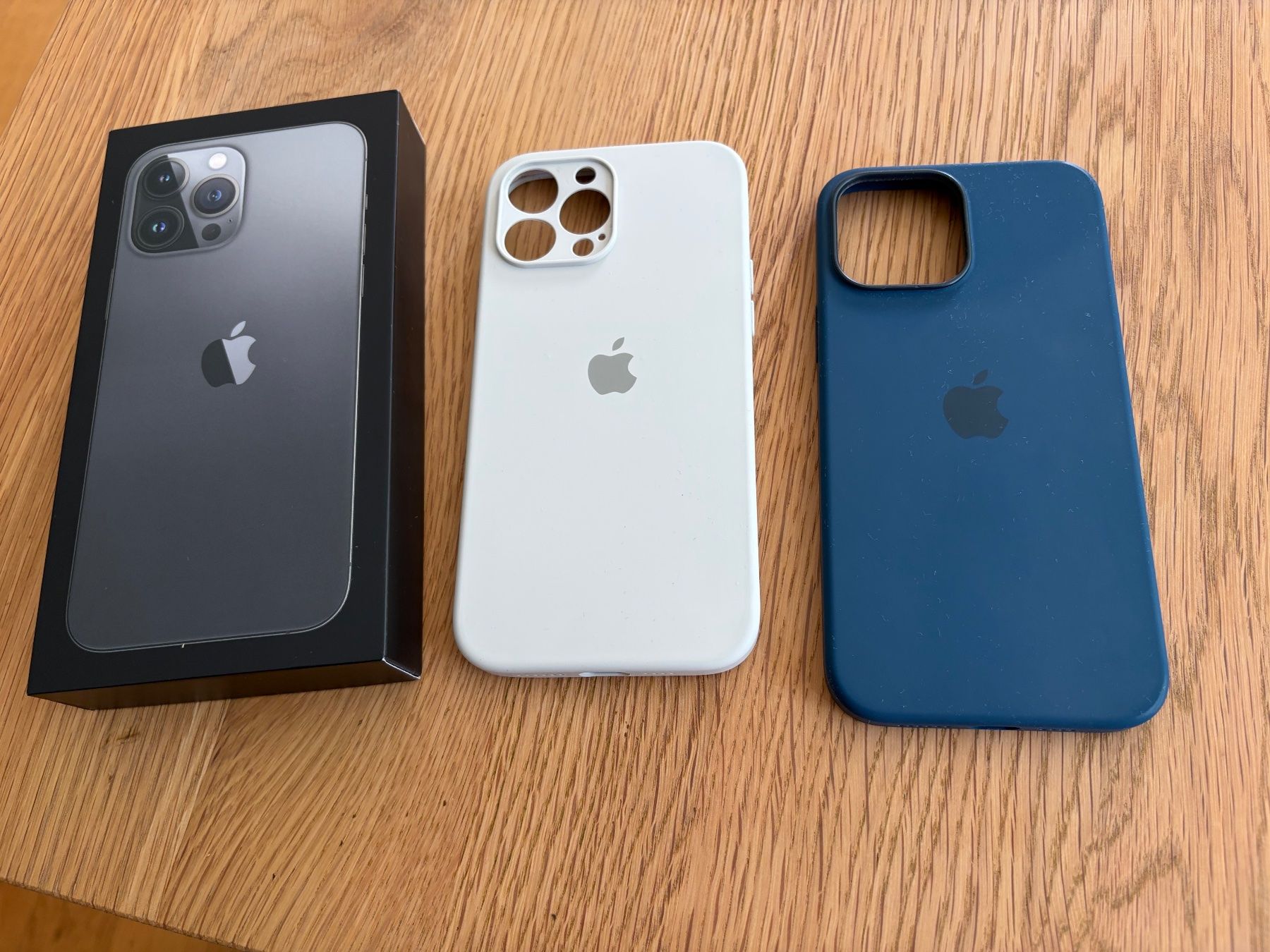 Apple Handys / Smartphones: Iphone 13 Pro Max 256 GB, Graphit, inkl. 2 Apple - Hüllen – Gebraucht aus Wil SG von Klicks 4