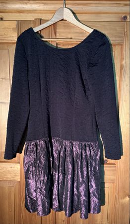 Schickes Kleid, Grösse M/L, Lila Schwarz