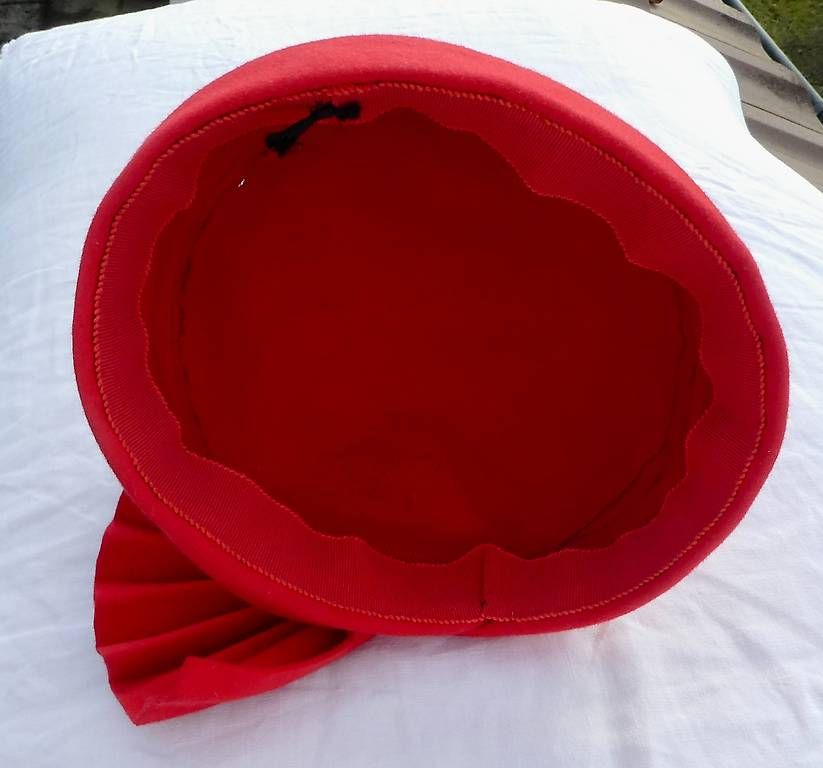 Copricapi, berretti & cappellini: Damen Hut rot – Usato da Cham venduto da thestuffseller 2