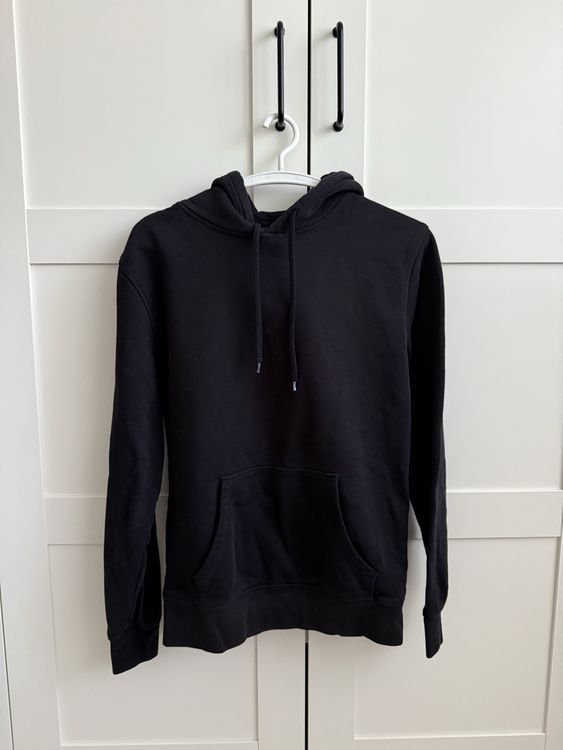 Schwarzer Kapuzenpullover 1
