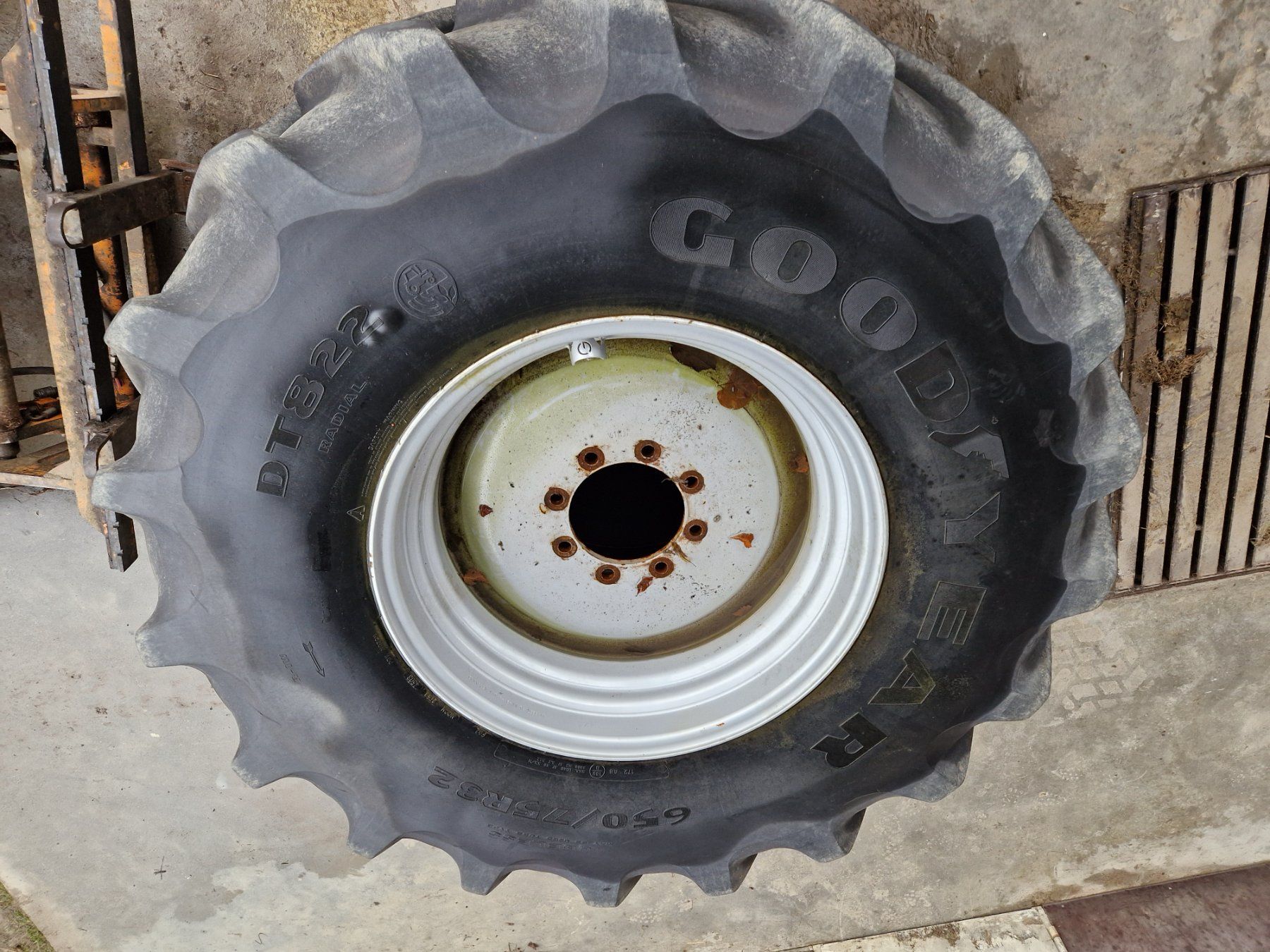 Trattori: Pneus 32" mit Felgen – Usato da Grosswangen venduto da Burrimx135 1