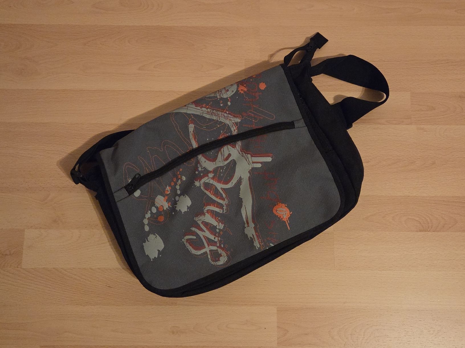 Taschen: Umhängetasche grau schwarz – Gebraucht aus Wauwil von seriously3 1