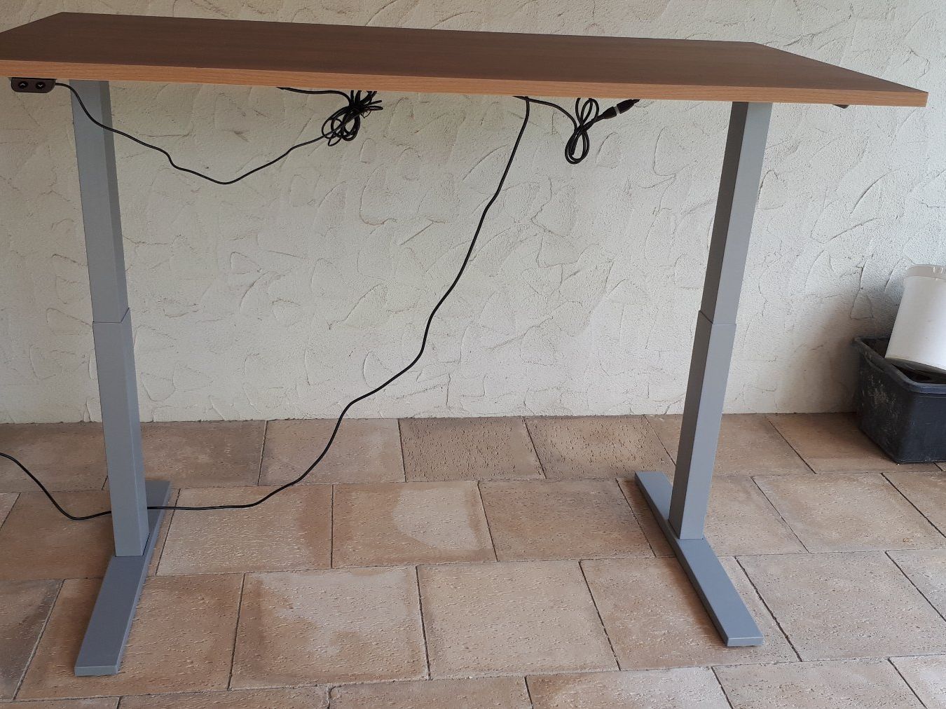 Schreibtische: Schreibtisch elektrisch höhenverstellbar – Gebraucht aus Madiswil von 20gls 1