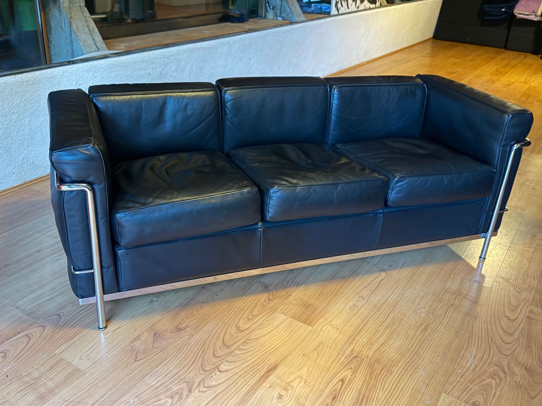 Cassina Sofas: Corbusier LC2 3-er-Sofa. Das Original von Cassina – D'occasion à Egg b. Zürich par Monopoly6