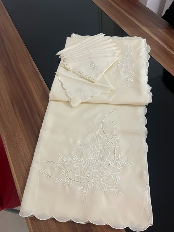 Nappe Festive Brodée Avec 5 Serviettes – Taille 54x72 Pouces – Coton Multicolore – Neuf