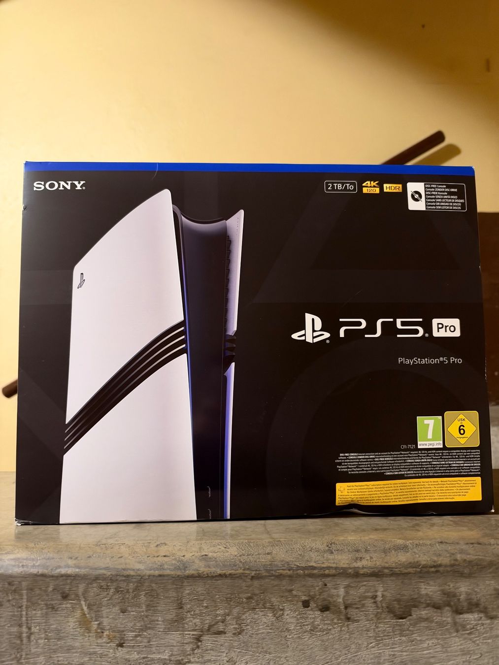 Sony Konsolen: ps5 pro avec 2 manettes – Gebraucht aus Genève von tri_m6yc