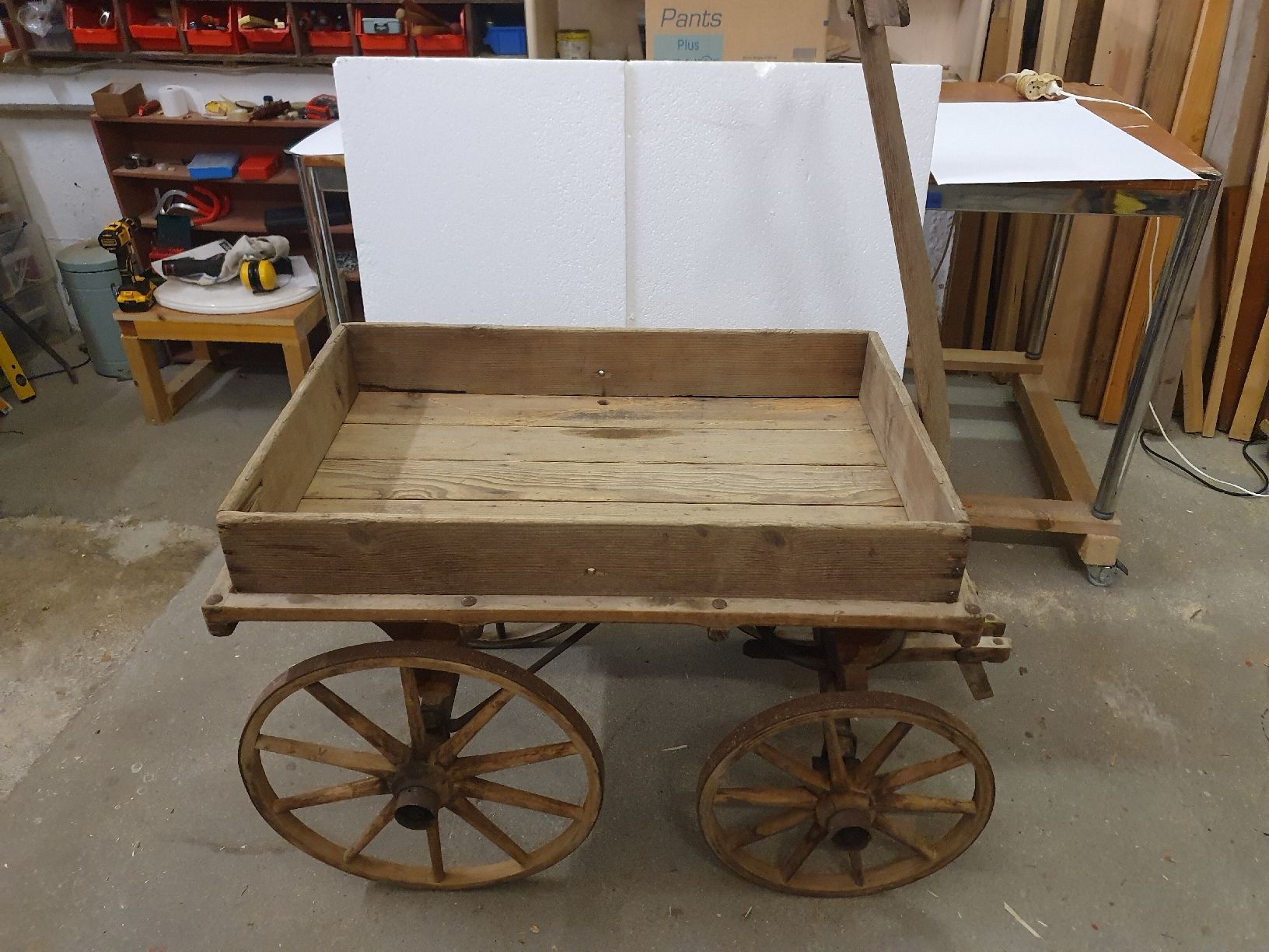 Articles en bois: charette en bois – D'occasion à Gumefens par flagada12