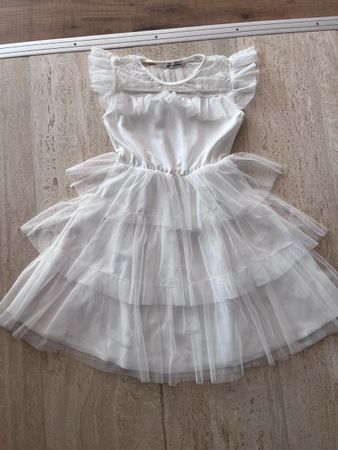 Weisses Kleid mit Spitze ca Grösse 122/128