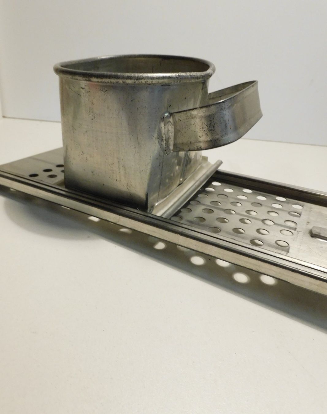 Elettrodomestici da cucina: Röstiraffel alte Raffel mit Holzgriff - Küchenobjekt  Raffel – Usato da Sursee venduto da 76
