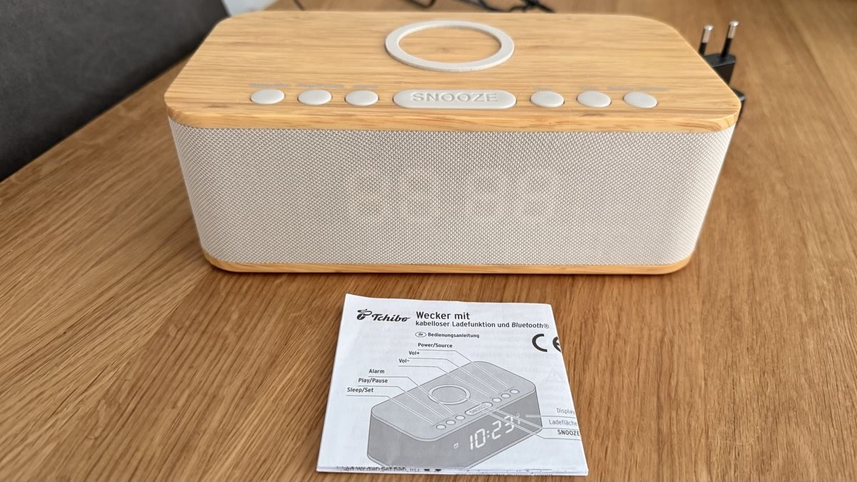 Sveglie: Tchibo Radiowecker Holzoptik mit Bluetooth & Qi-Ladefl. – Usato da Alchenflüh venduto da Scoobydoo6
