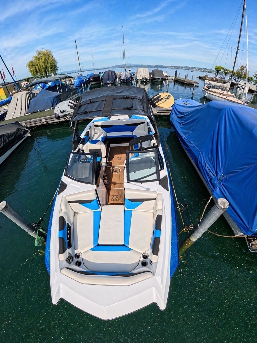 Axis Boote: Axis A22 by Malibu – Gebraucht aus Lachen SZ von Psychoboarder 1