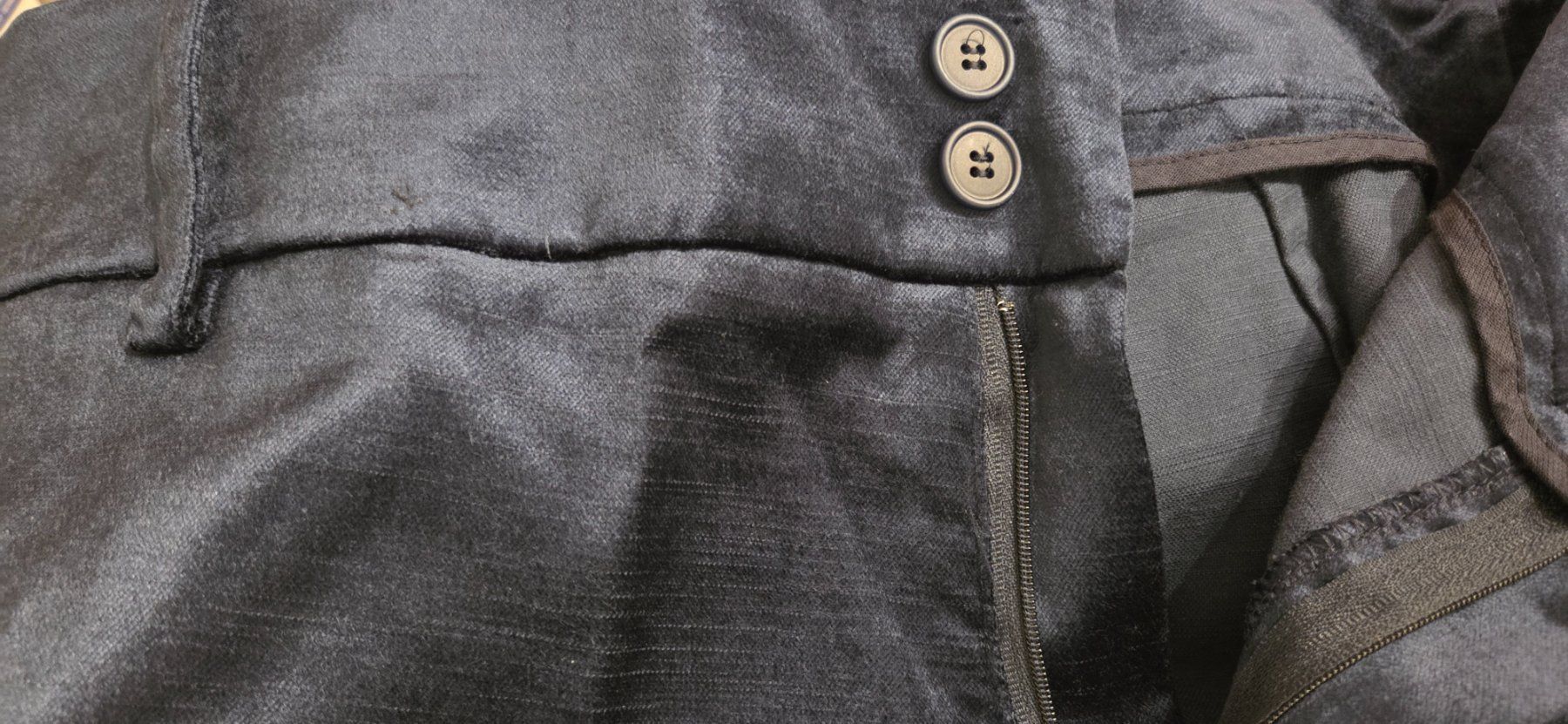 Pantalons: Dunkelblaue Samthose, Gr. 42, elegant NEU – Neuf avec emballage d'origine à Wettswil par doe_x6nz 3