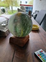 LED Lampe mit Eichensockel von der Altstoffkünstlerei