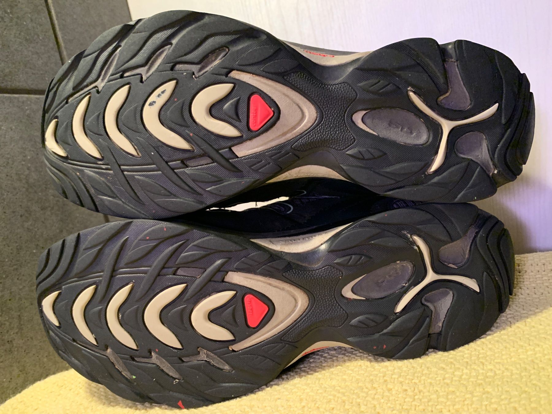 Salomon Scarpe da donna: Salomon-Wanderschuhe mit Gore-T Gr. 39,1/3 – Usato da Steinebrunn venduto da Littlebird1 3