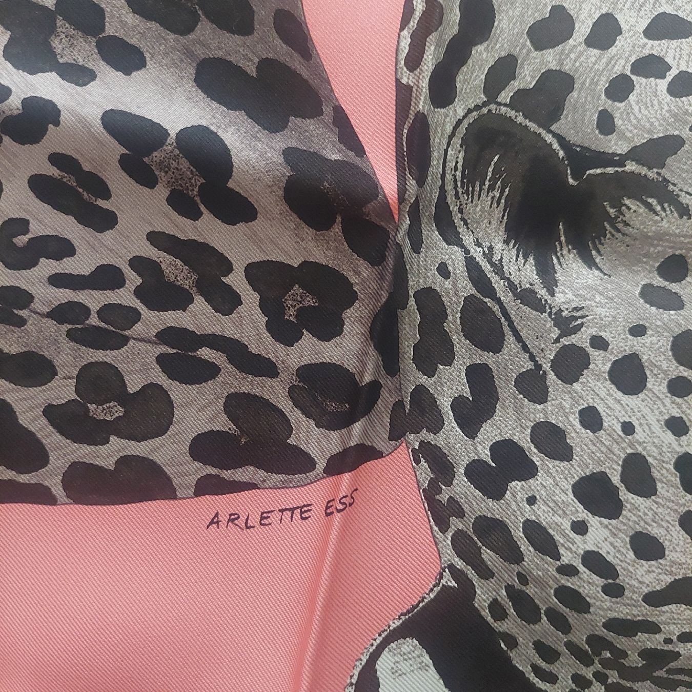 Hermès Foulard & Sciarpe: Carré Hermès Lazy Leopardesses neuf, 90 – Nuovo e nell'imballaggio originale da Genève venduto da s_t_z8jl 2