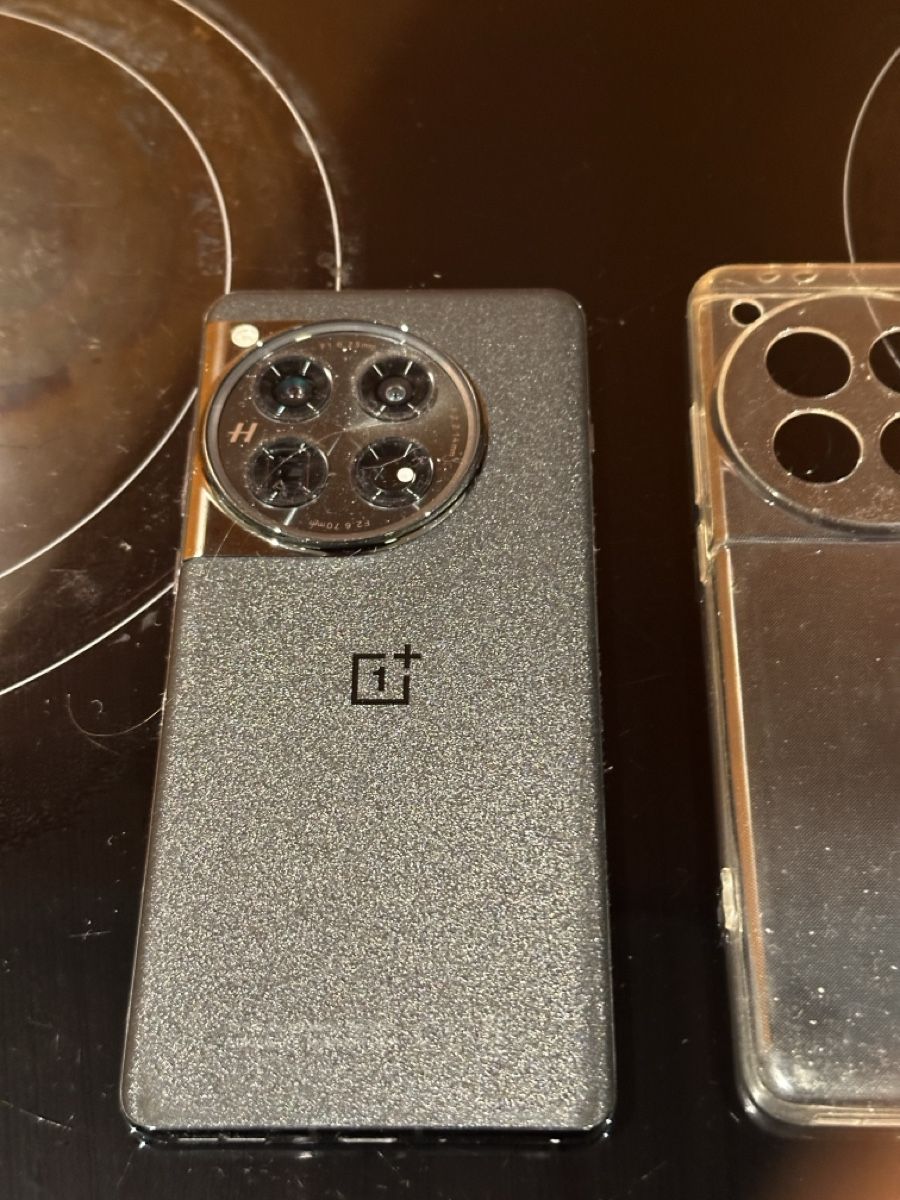 OnePlus Telefoni cellulari / Smartphones: oneplus 12 – Usato da Langwies venduto da nik_c2pk 1