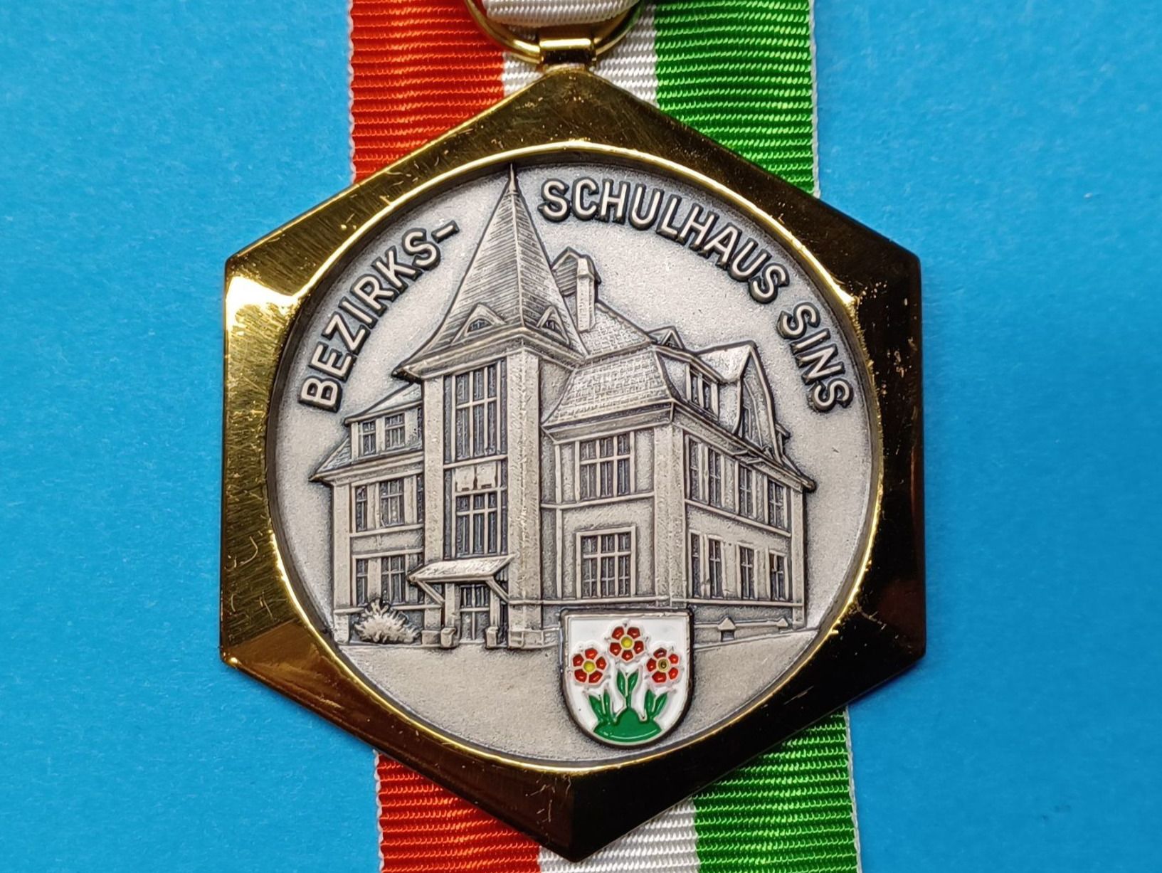 Medaglie: Sins - Schulhaus 1985 (B219) – Usato da Schwanden GL venduto da Suvorov