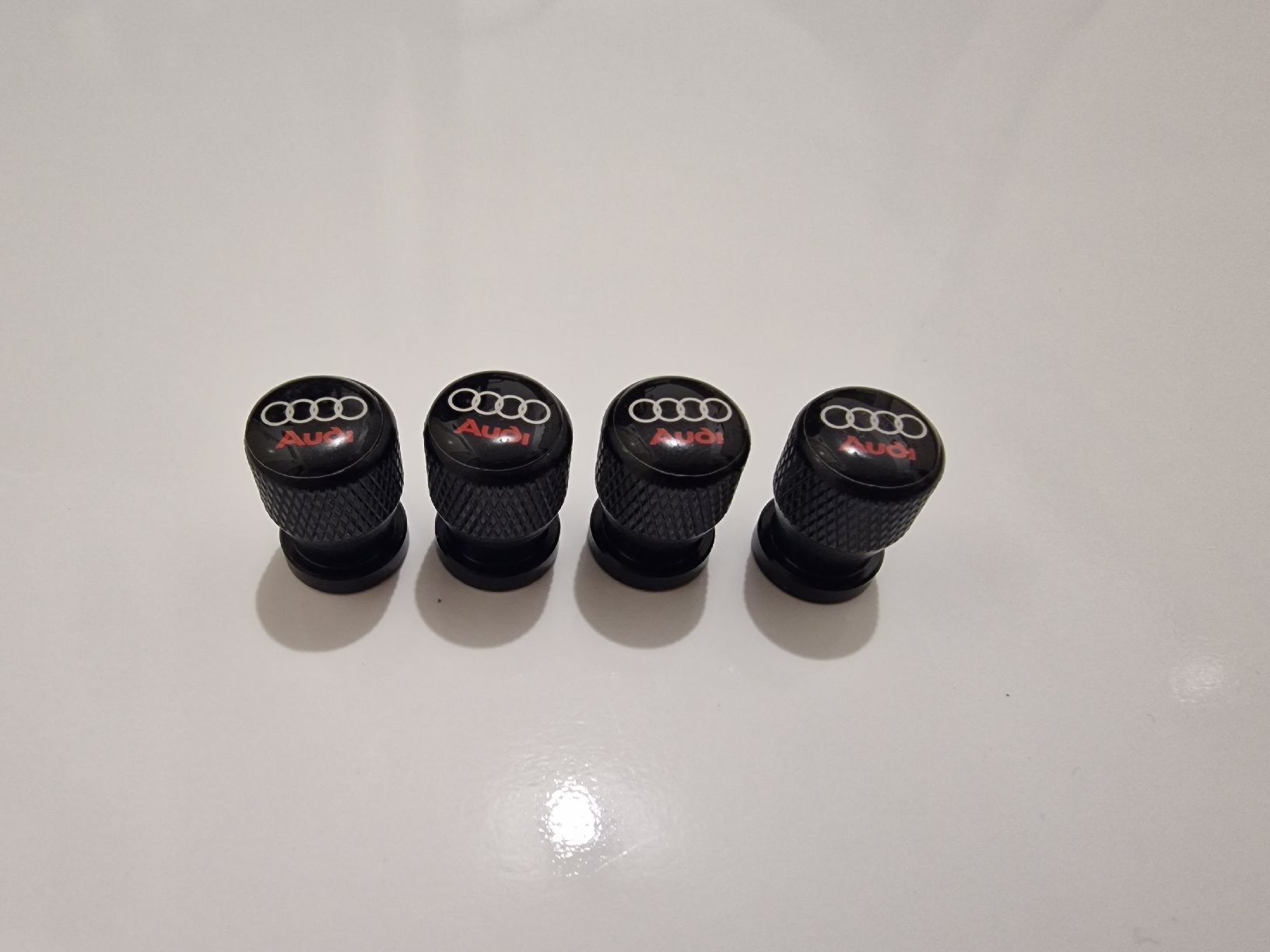 Alle Autoersatzteile: Ventilkappen ( Audi Logo ) schwarz – Neu und originalverpackt aus Sissach von  1