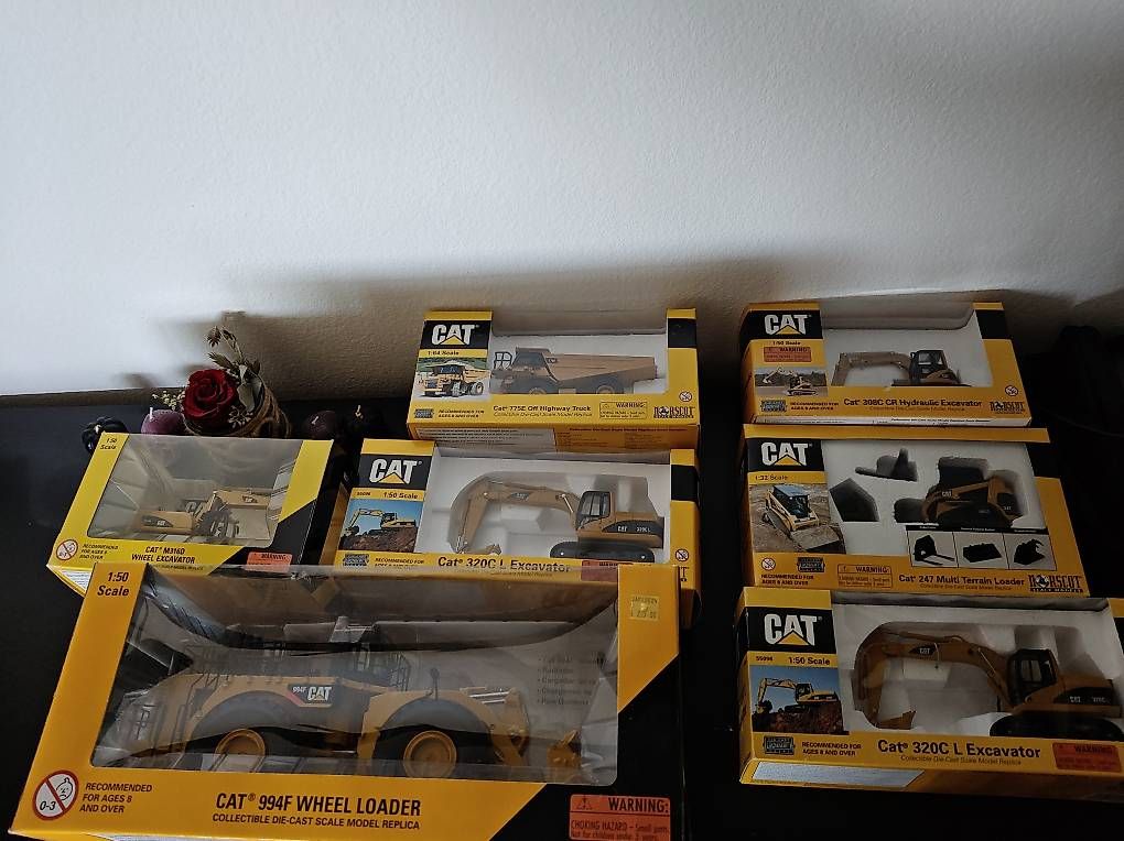Modellbausätze & Standmodelle: Caterpillar CAT Modell-Sammlung Norscot 1:50 / 1:32 – Gebraucht aus Oftringen von nyf_dg58 4