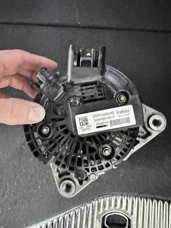 Toutes les pièces auto: Alternator Original Ford Mondeo MK V – D'occasion à Pfäffikon ZH par SuisseLife 1