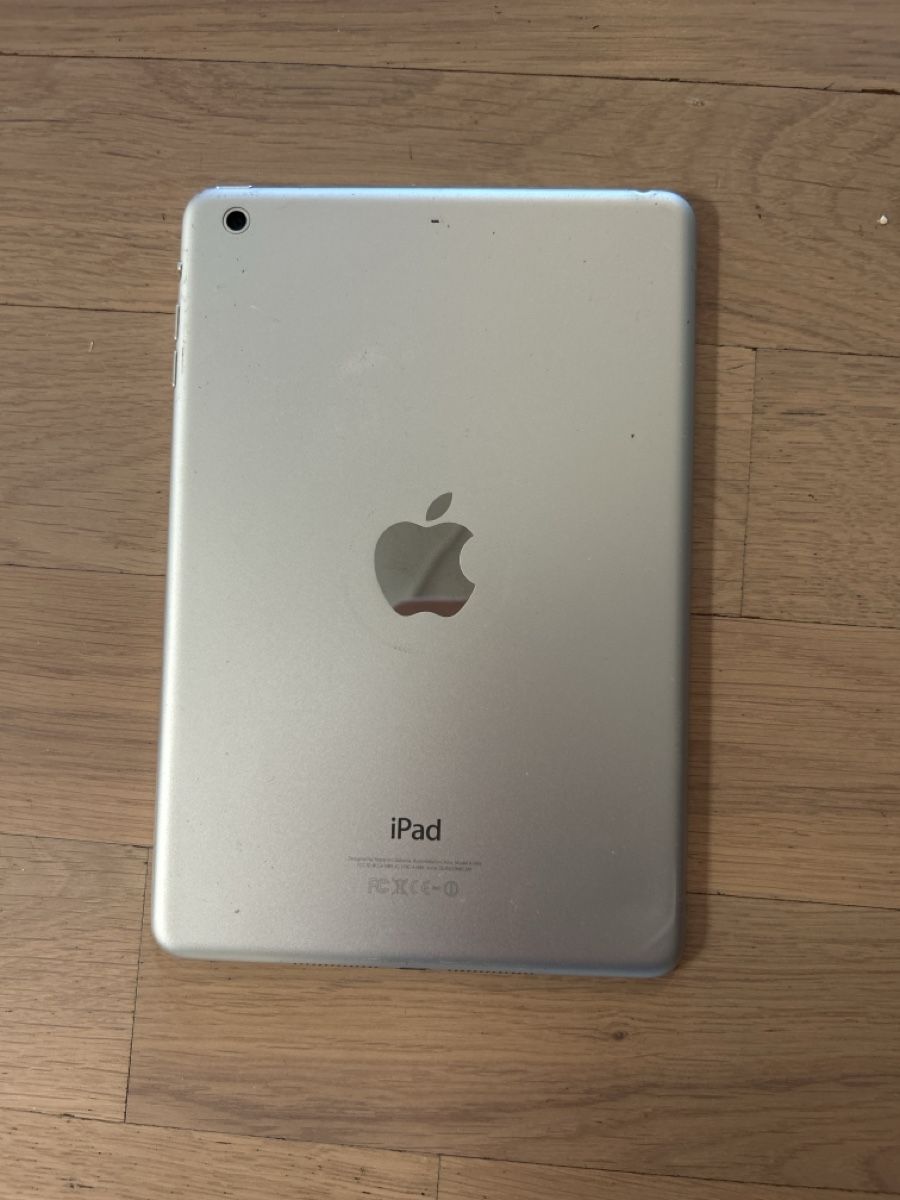 Apple Tablet PC: iPad Mini 2 for sale, cracked screen – Usato da Zürich venduto da agn_w7nt 1
