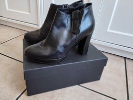 Bottines en cuir noir taille 37 neuves
