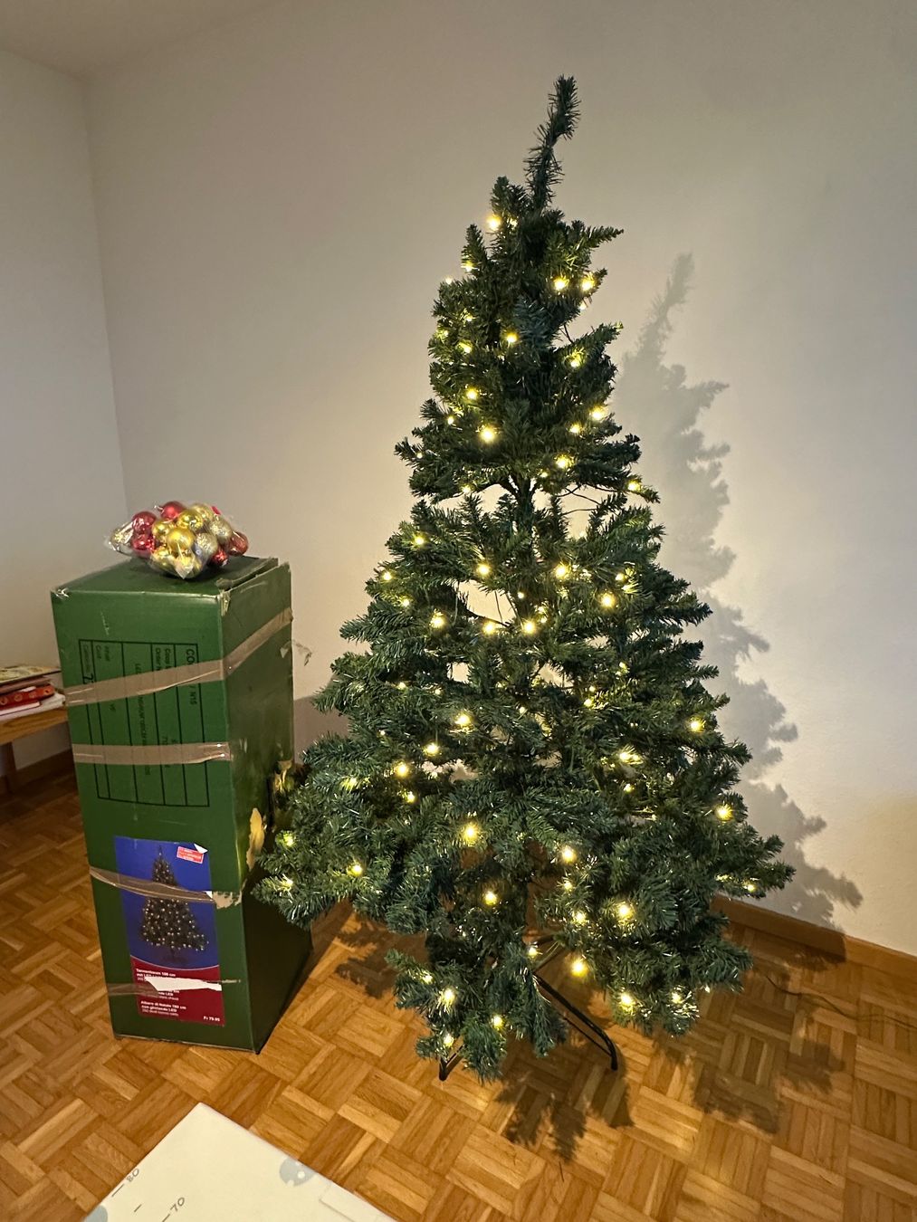 Tutte le decorazioni: Christbaum 180 cm mit LED-Lämpchen – Usato da Horgen venduto da linuxrp