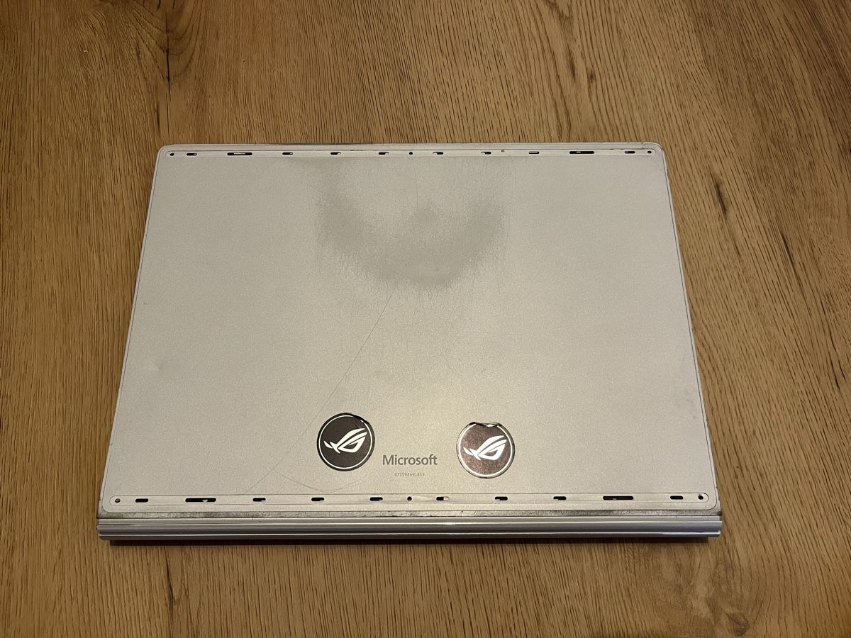 Microsoft Portables: Microsoft Surface Book 2 Laptop mit Ladekabel – Défectueux à Mörschwil par Levian 3