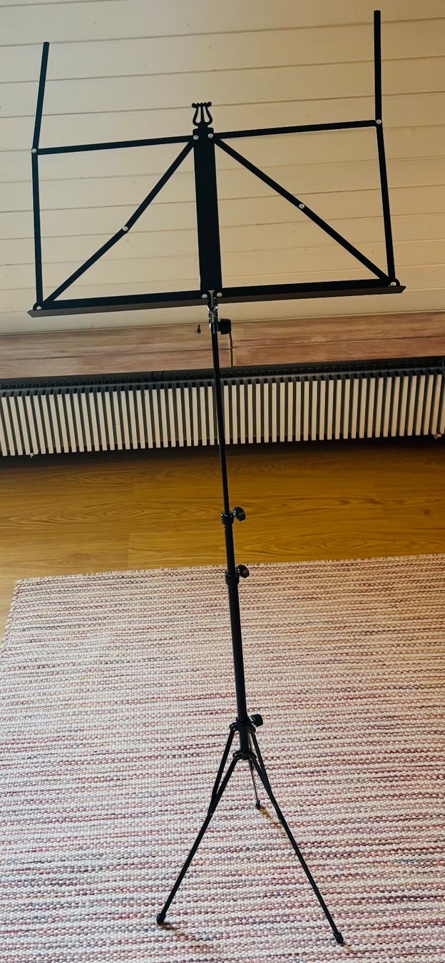 Instrumenten-& Notenständer: Standard Notenständer – Gebraucht aus Winterthur von Althea68