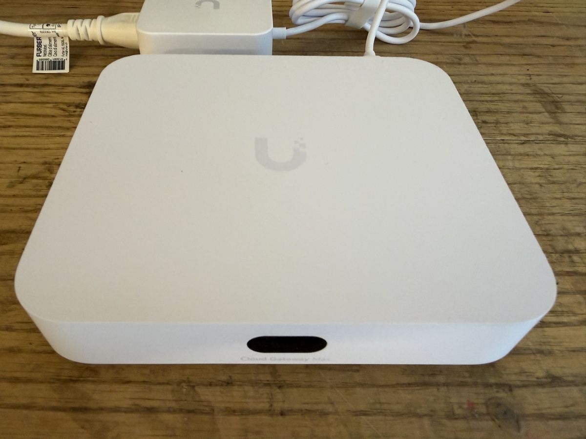 Ubiquiti Modem & Router: Unifi Cloud Gateway Max – Nuovo (secondo la descrizione) da Wettingen venduto da vikivi