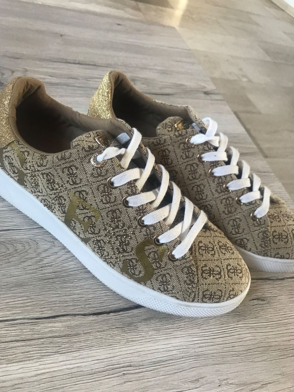 Guess Scarpe da donna: Guess Sneaker NEU – Nuovo (secondo la descrizione) da Oftringen venduto da mbc_b8vr