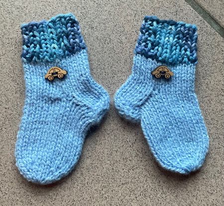 Babysocken 💙 handgestrickt - mit 🚗- ab Geburt - NEU