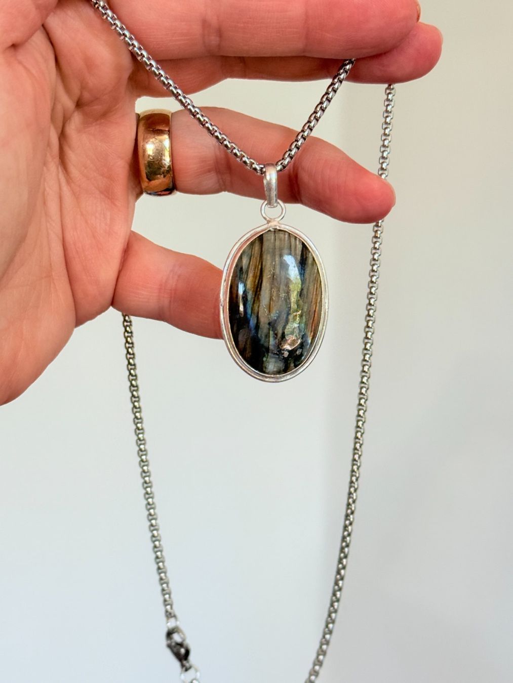 Catenine: Collier vintage avec pendentif pierre Labradorite – Nuovo e nell'imballaggio originale da Genève venduto da AWWA 1