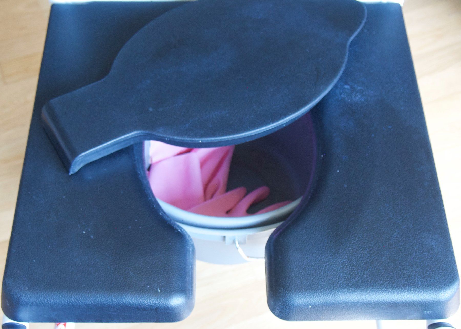 Sedie a rotelle: Dusch- und Toilettenrollstuhl Kakadu – Usato da Opfikon venduto da wbu_97j9 4