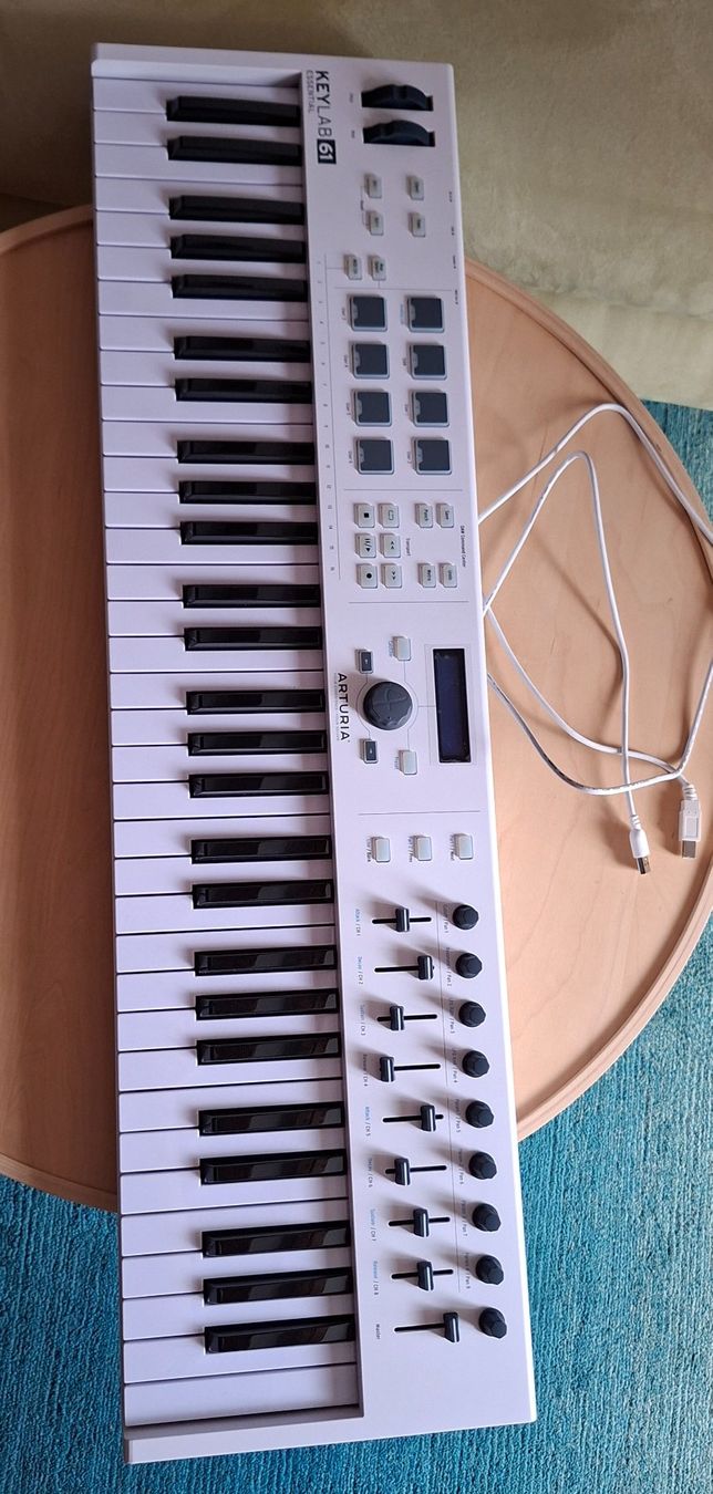 Arturia Strumenti musicali: Arturia Keylab essential 61 MK1, white – Nuovo (secondo la descrizione) da Biberist venduto da Hope40 3