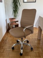 Bürostuhl braun mit Armlehnen Höhe verstellbar