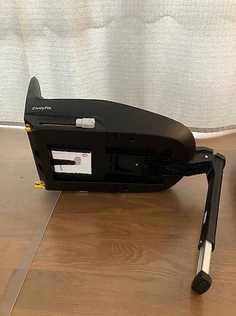 Seggiolini per auto: Maxi cosi Pebble Plus mit Isofix Station 2wayFix – Usato da Bülach venduto da Wallis016 3