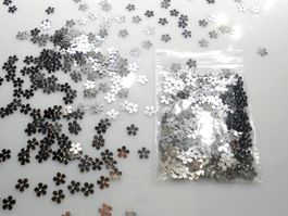 Pailletten Blumenform, Farbe: Silber, 6 mm, 4 gr. Paket.