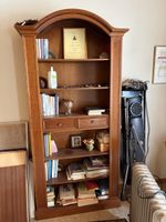 Bücherregal aus Holz mit zwei Schubladen guter Zustand