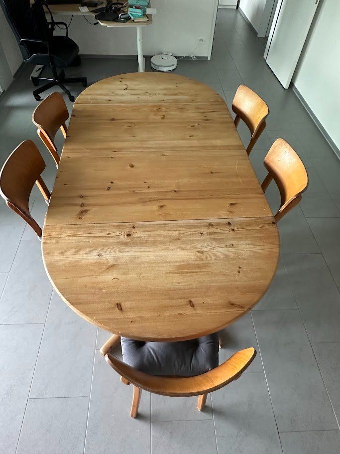 Tavoli: Solid Wood Extendable Dining Table with 5 Chairs – Usato da Zürich venduto da nat_t6g9